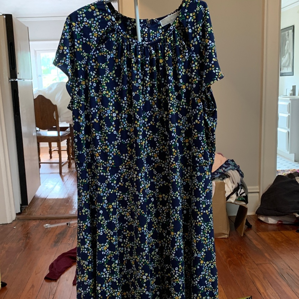 Michael Kors plus size flowy and floral dress. Never worn